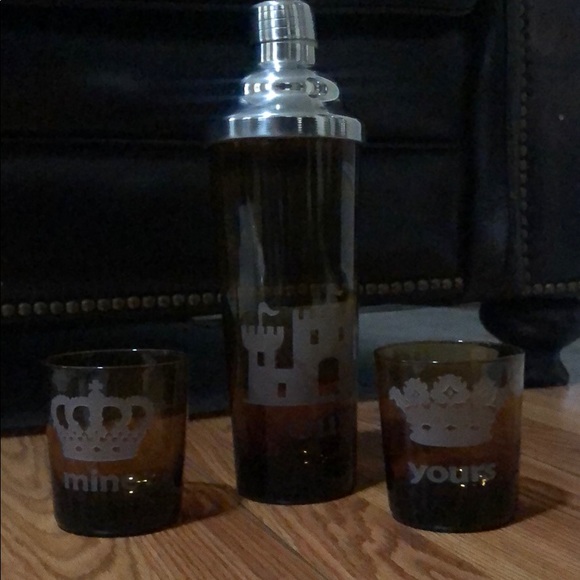 Royale - Picture 2 of 3